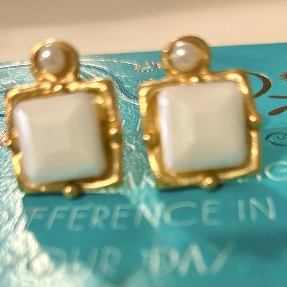 Susan Shaw ‘London Studs’